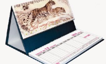 In lịch để bàn chữ M độc đáo, ấn tượng cho tết 2018